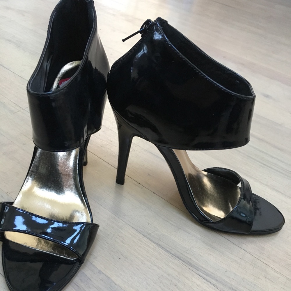 Steve Madden Madden Girl patent leather fetish cuff sandals 6.5 stilettos sexy!